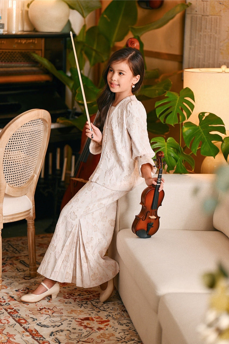 The Glow Chic Kebaya Set - Pink Jacquard