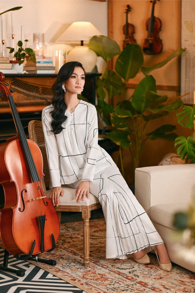 The Glow Women Grace Kurung Set - Dancers