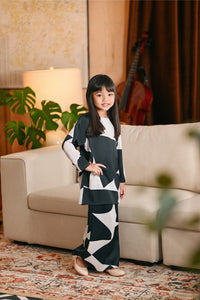 The Glow Chic Kurung Set - Black Geo