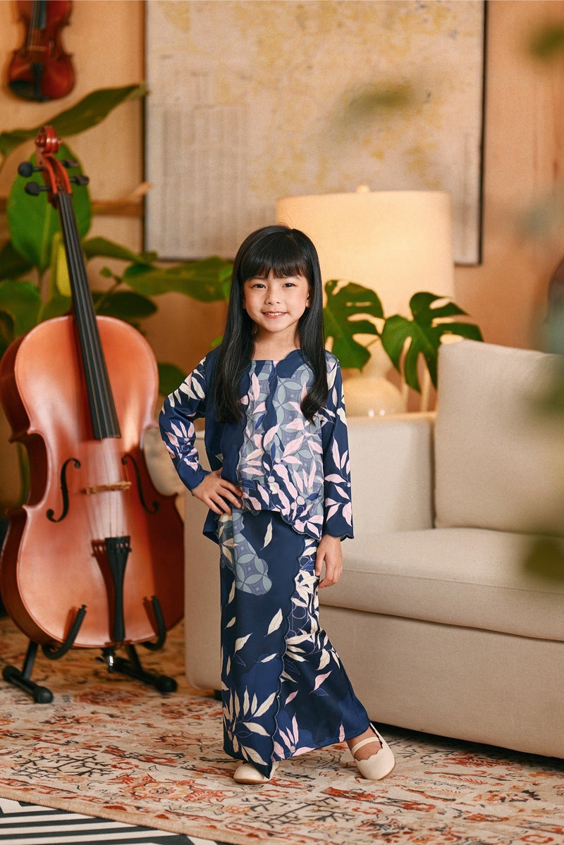 The Glow Broderie Kebaya Set - Shine