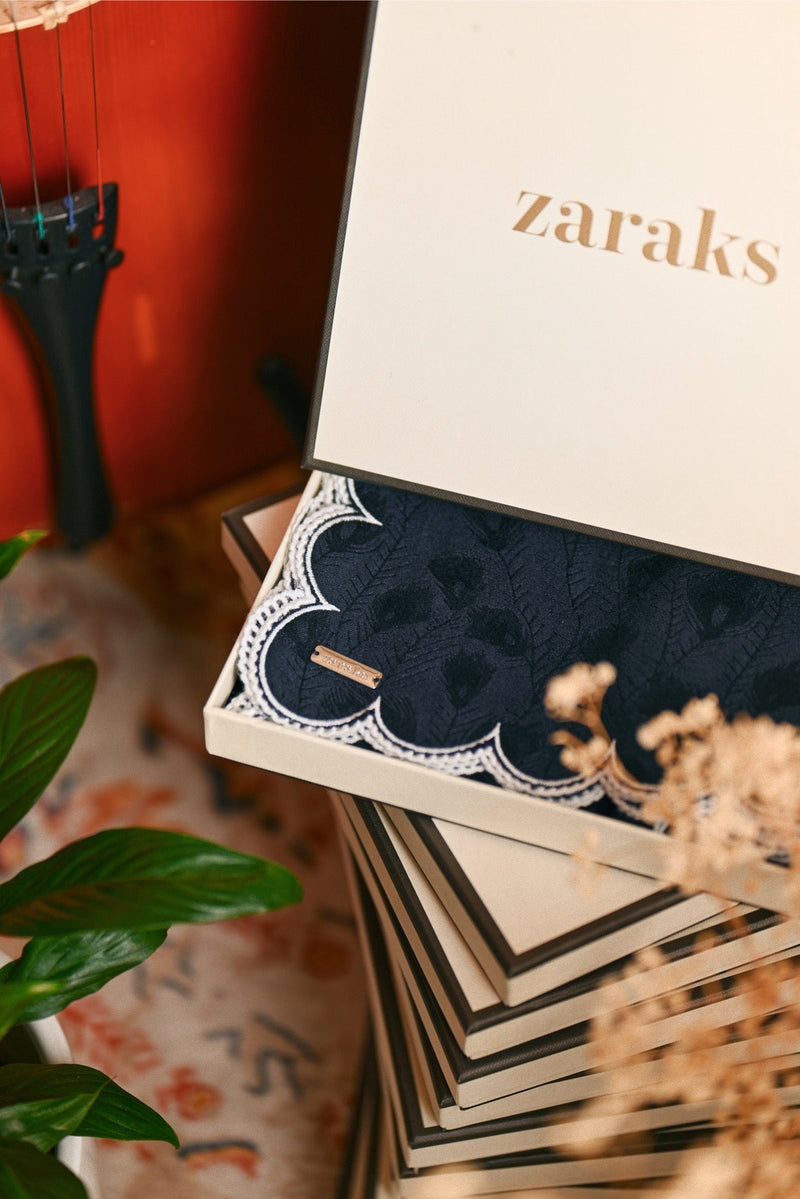 The Glow Women Broderie Shawl - Navy Jacquard