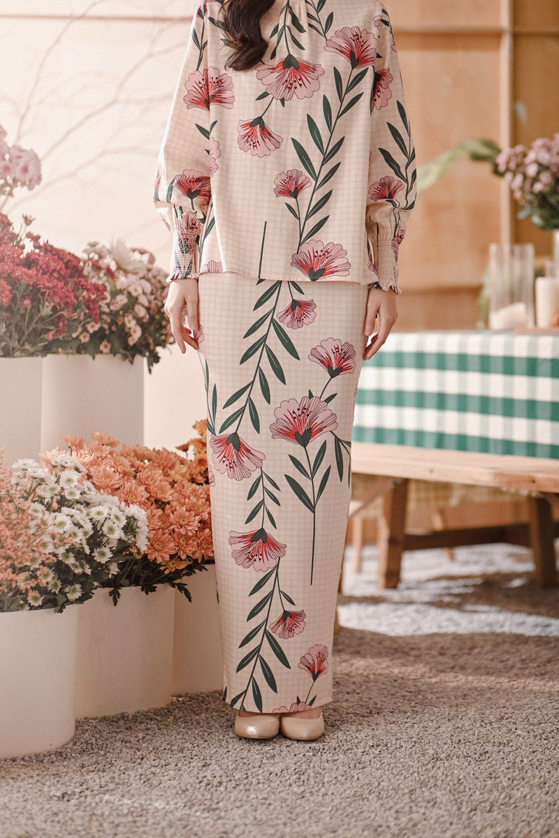 The Embun Women Back Pleated Skirt - Poppy