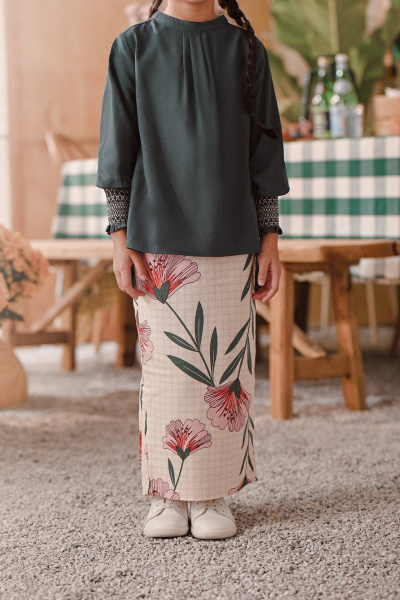 The Embun Back Pleated Skirt - Poppy