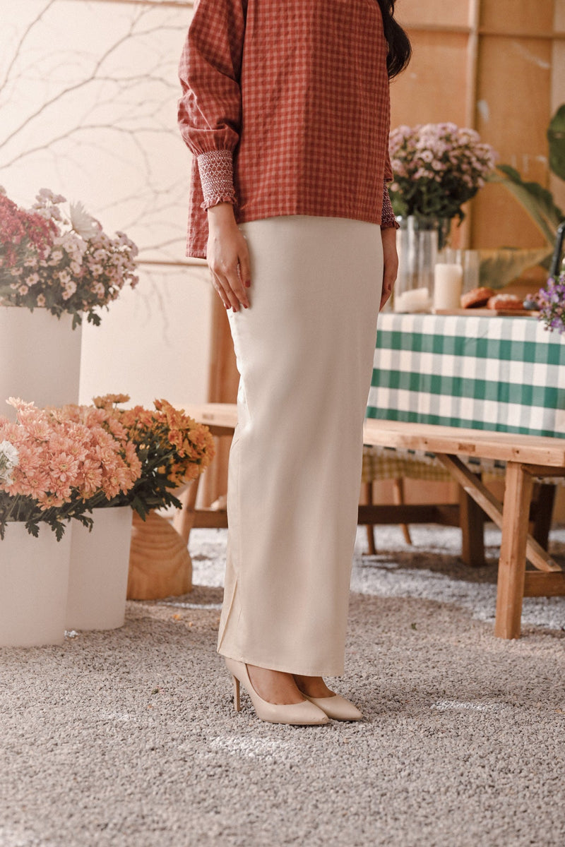 The Embun Women Back Pleated Skirt - Cream
