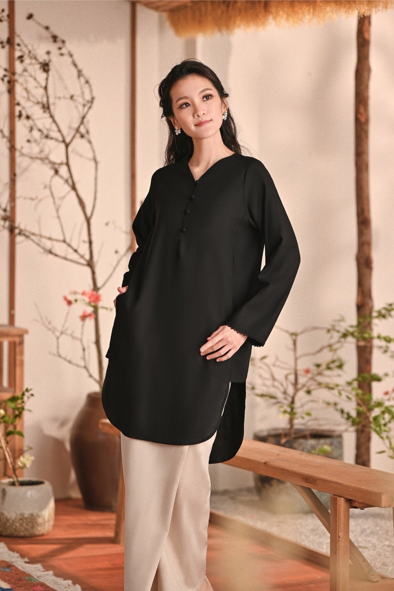 The Heiwa Women Bright Kurung Top - Black