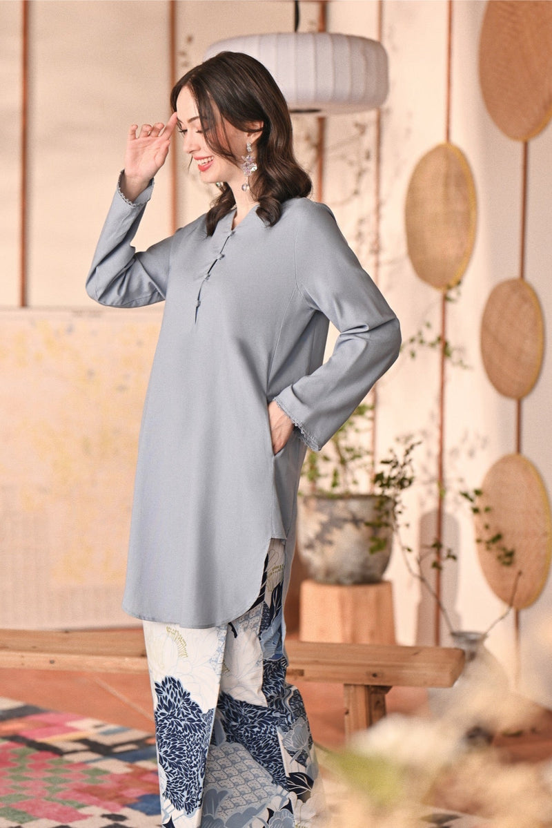 The Heiwa Women Bright Kurung Top - Fog Blue