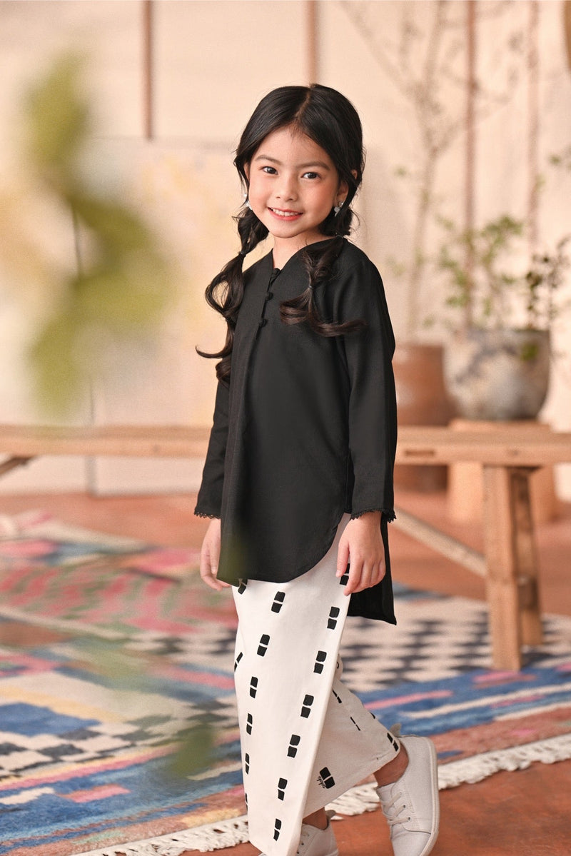 The Heiwa Bright Kurung Top - Black