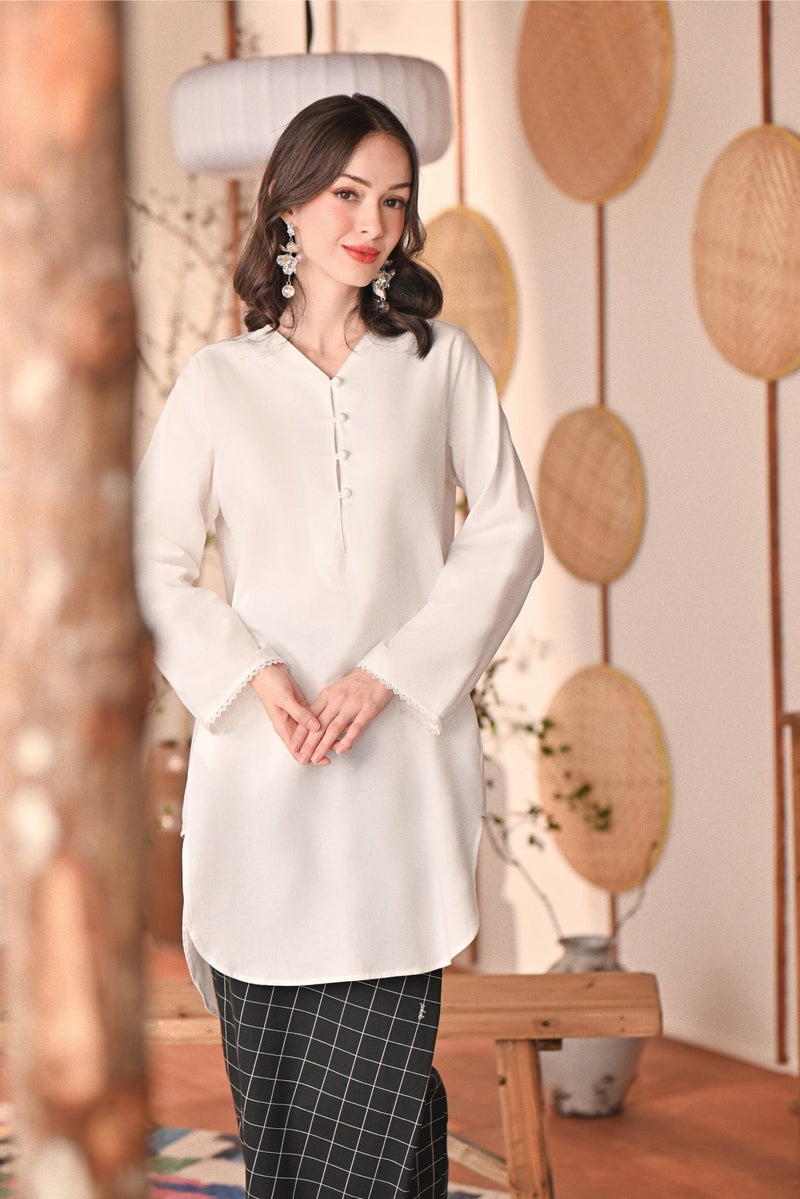 The Heiwa Women Bright Kurung Top - White