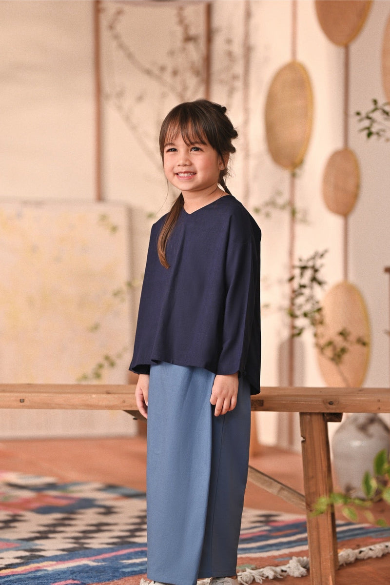The Heiwa Selesa Blouse - Navy Blue
