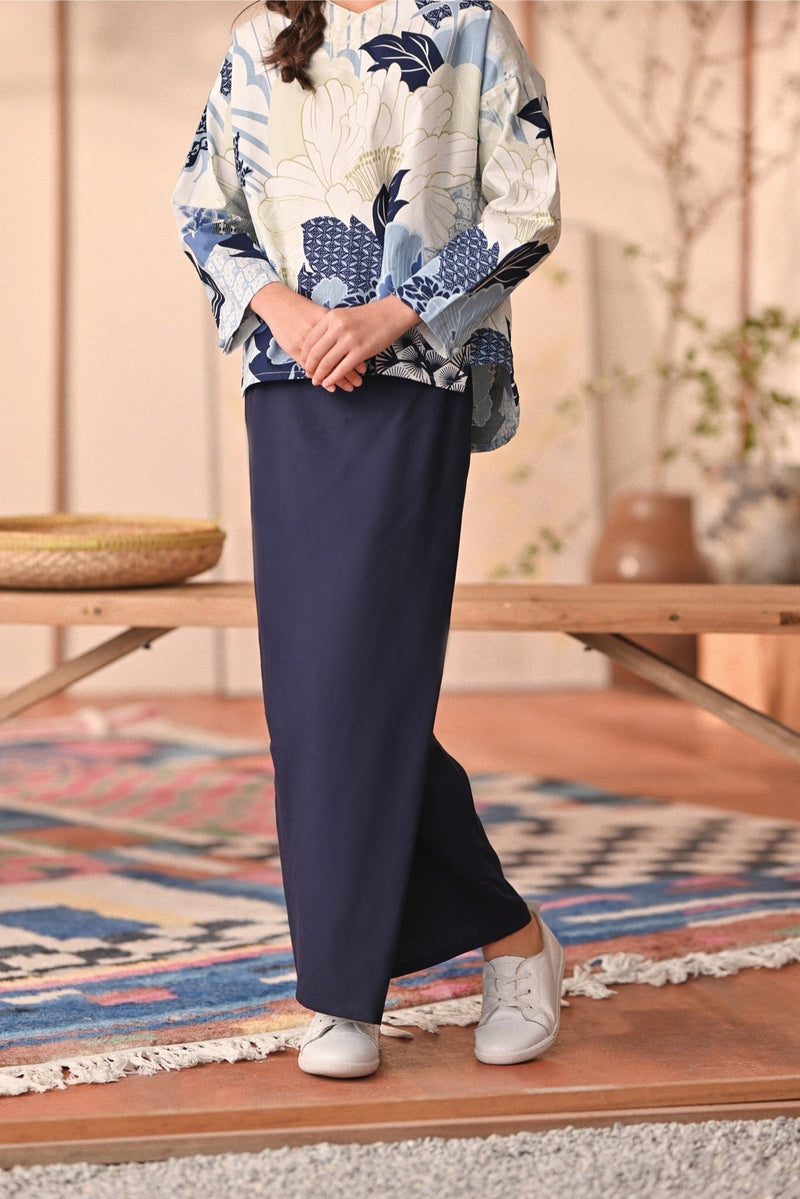 The Heiwa Folded Skirt - Navy Blue