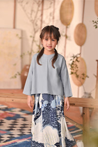 The Heiwa Selesa Blouse - Fog Blue