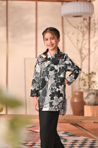 The Heiwa Bright Kurung Top - Sumi