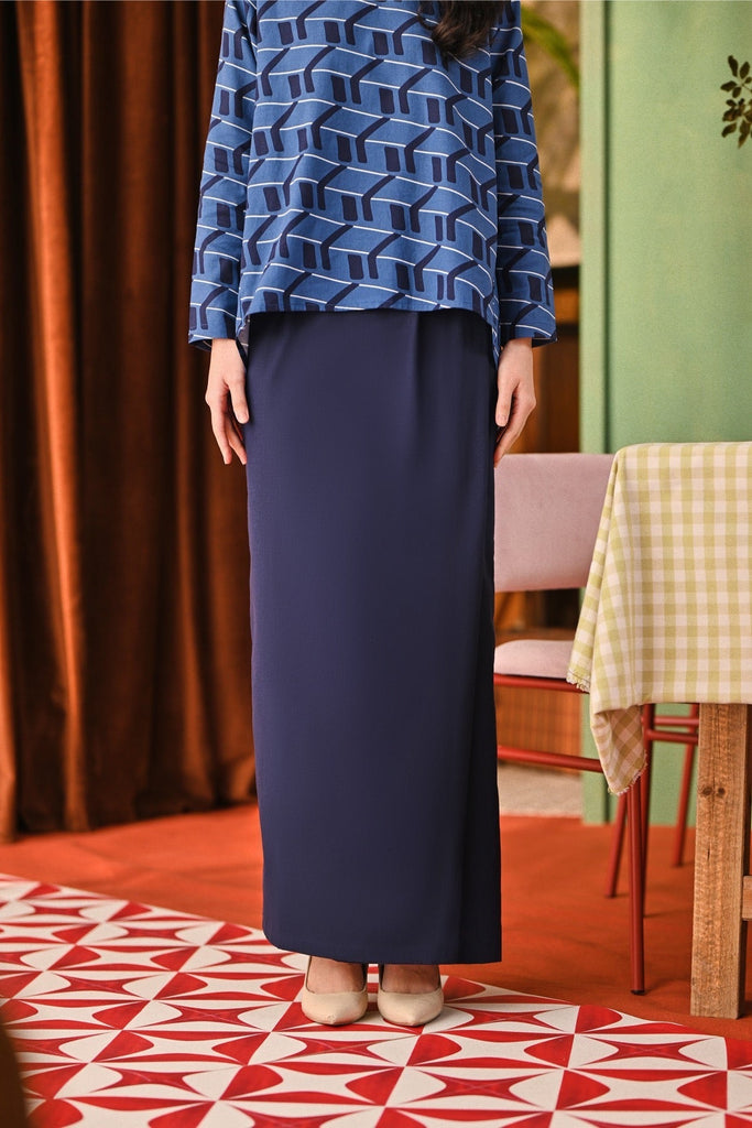 The Capai Women Folded Skirt - Navy Blue