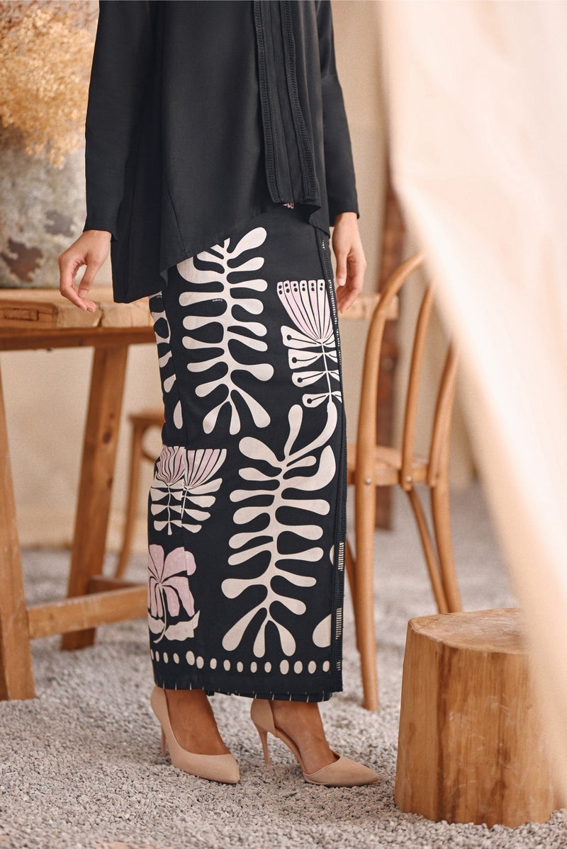 The Bayu Women Back Pleats Skirt - Wild