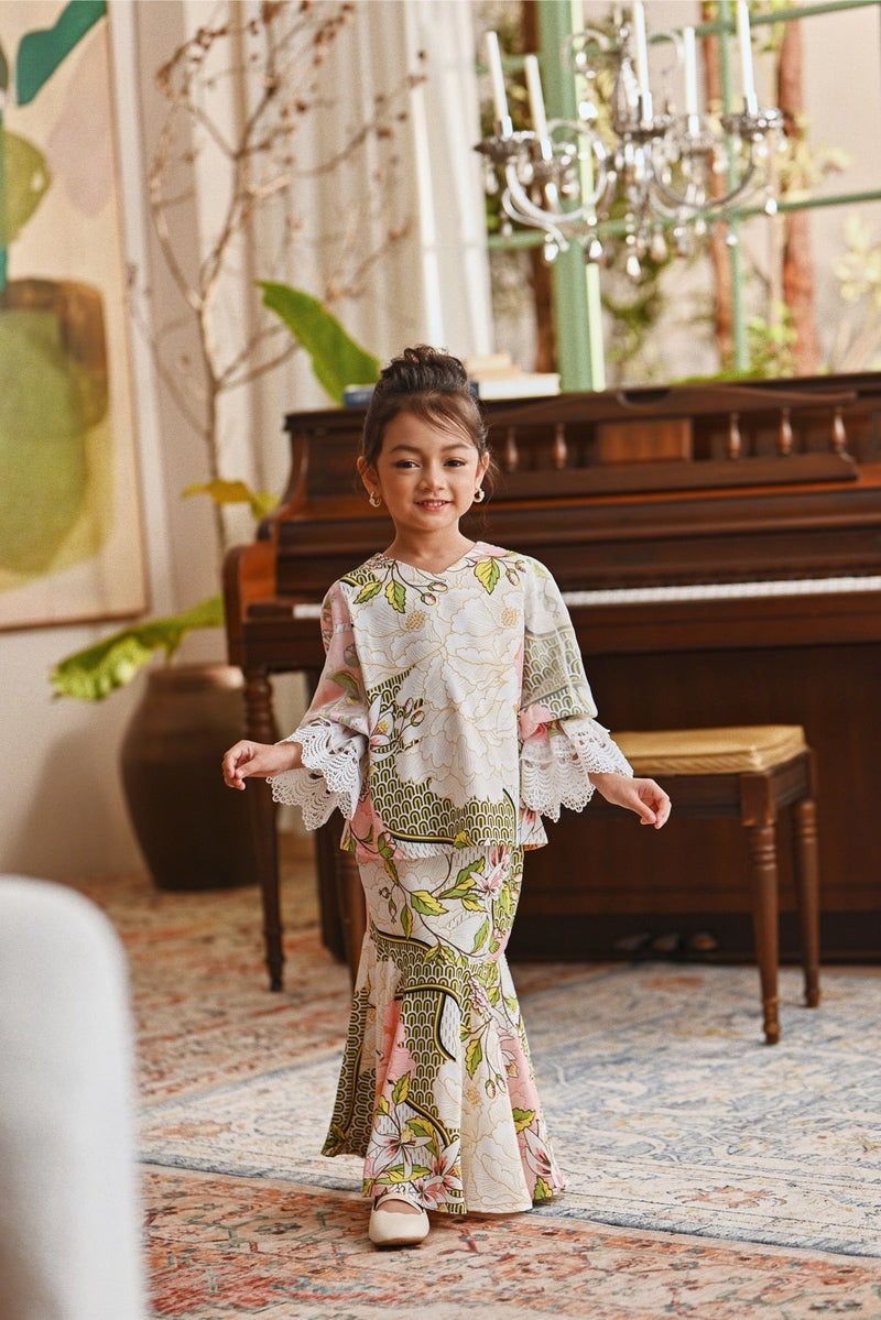 The Glow Victoria Kurung Set - Blooms