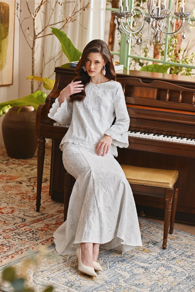 The Glow Women Glitz Kurung Set - White Jacquard