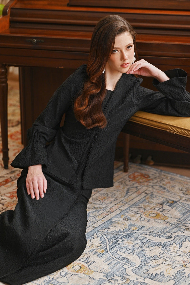 The Glow Women Memoir Kebaya Set - Black Jacquard