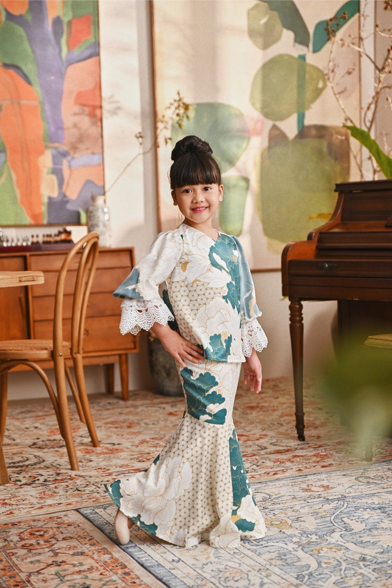 The Glow Victoria Kurung Set - Prosper