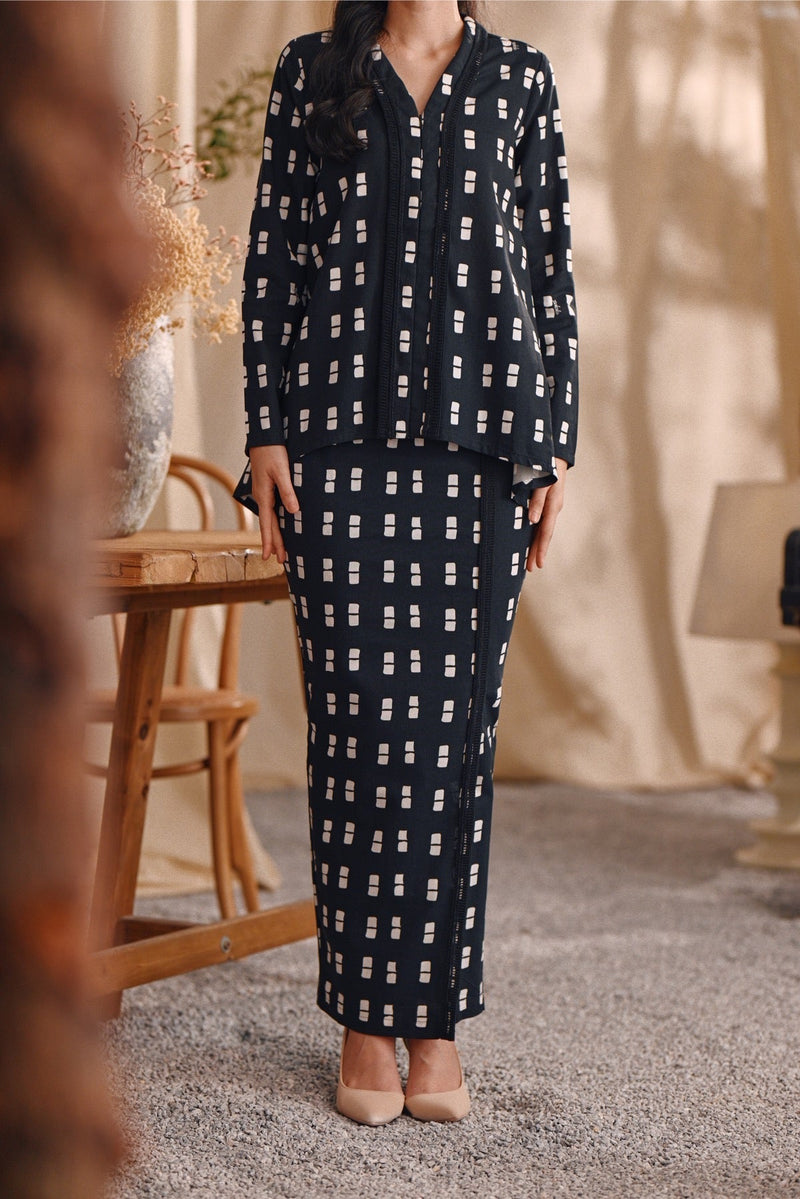 The Bayu Women Back Pleats Skirt - Dusk