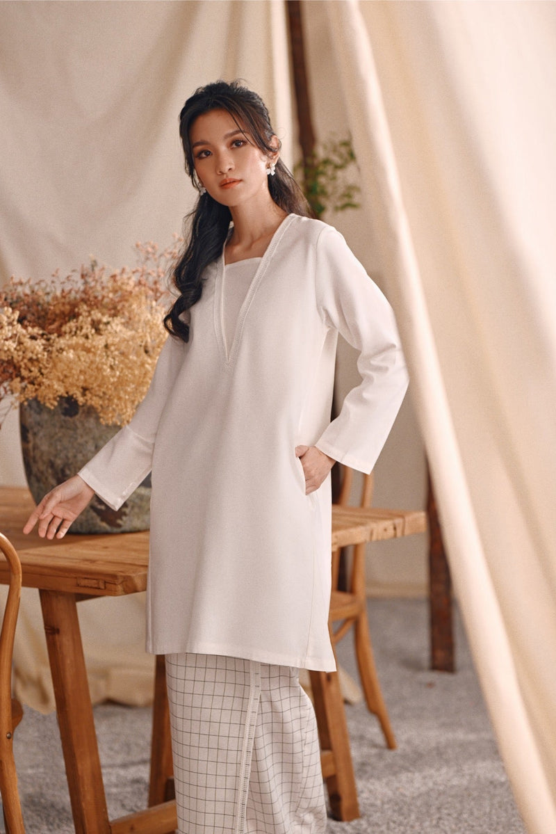 The Bayu Women Kurung Top - White