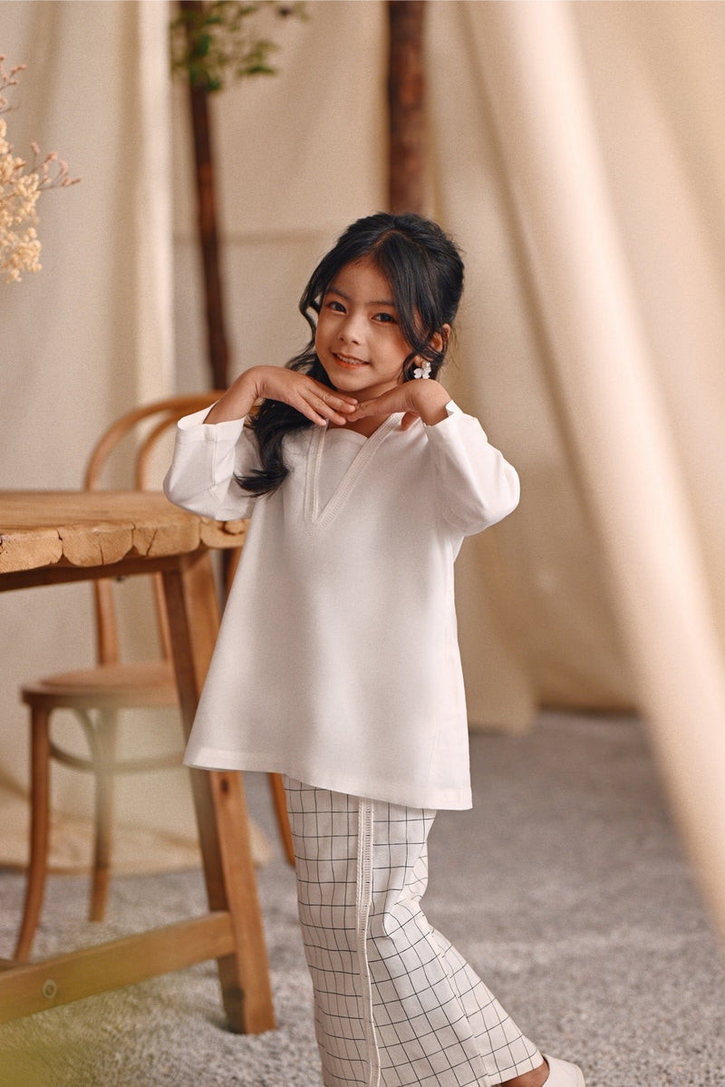The Bayu Kurung Top - White