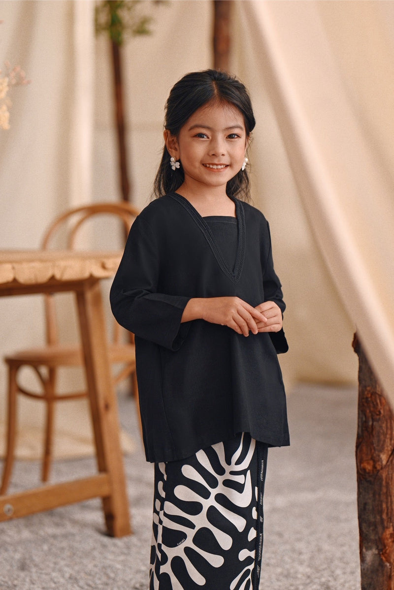 The Bayu Kurung Top - Black