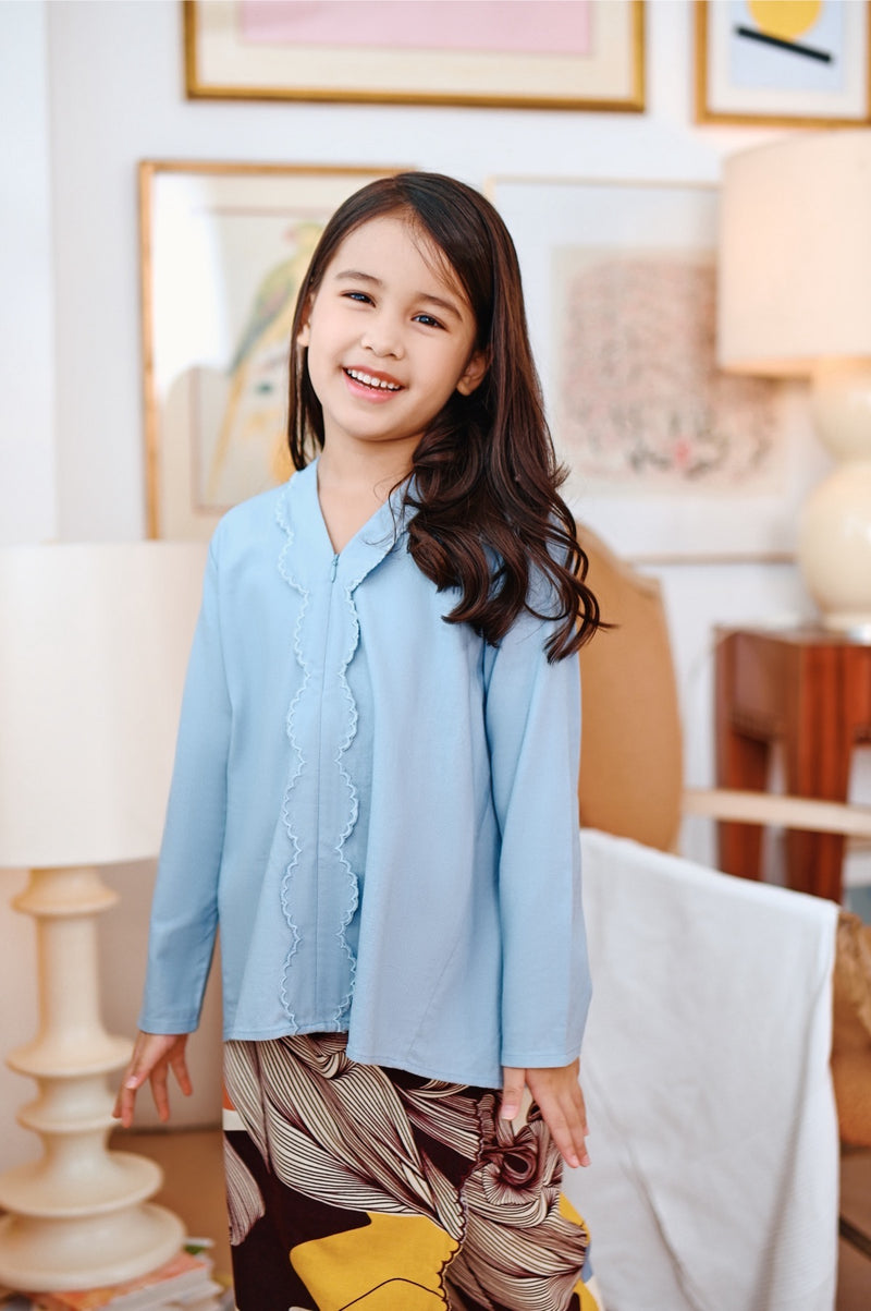 The Narik Scallop Kebaya Top - Light Pigeon Blue