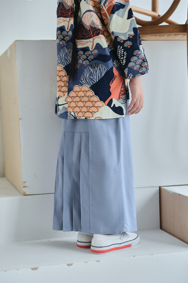 kain kipas biru muda