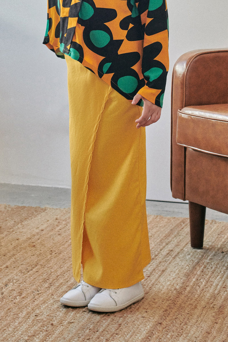 kain selisih depan budak perempuan