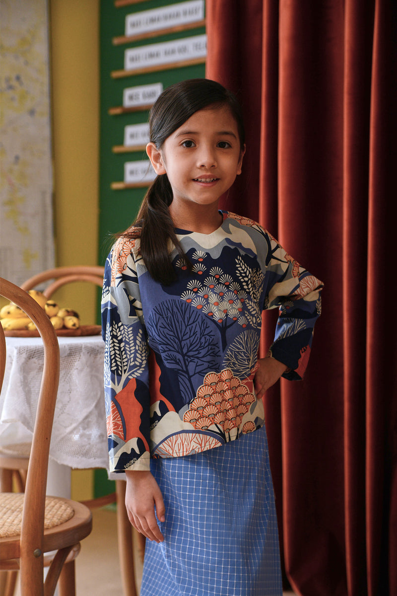blouse budak perempuan bercorak