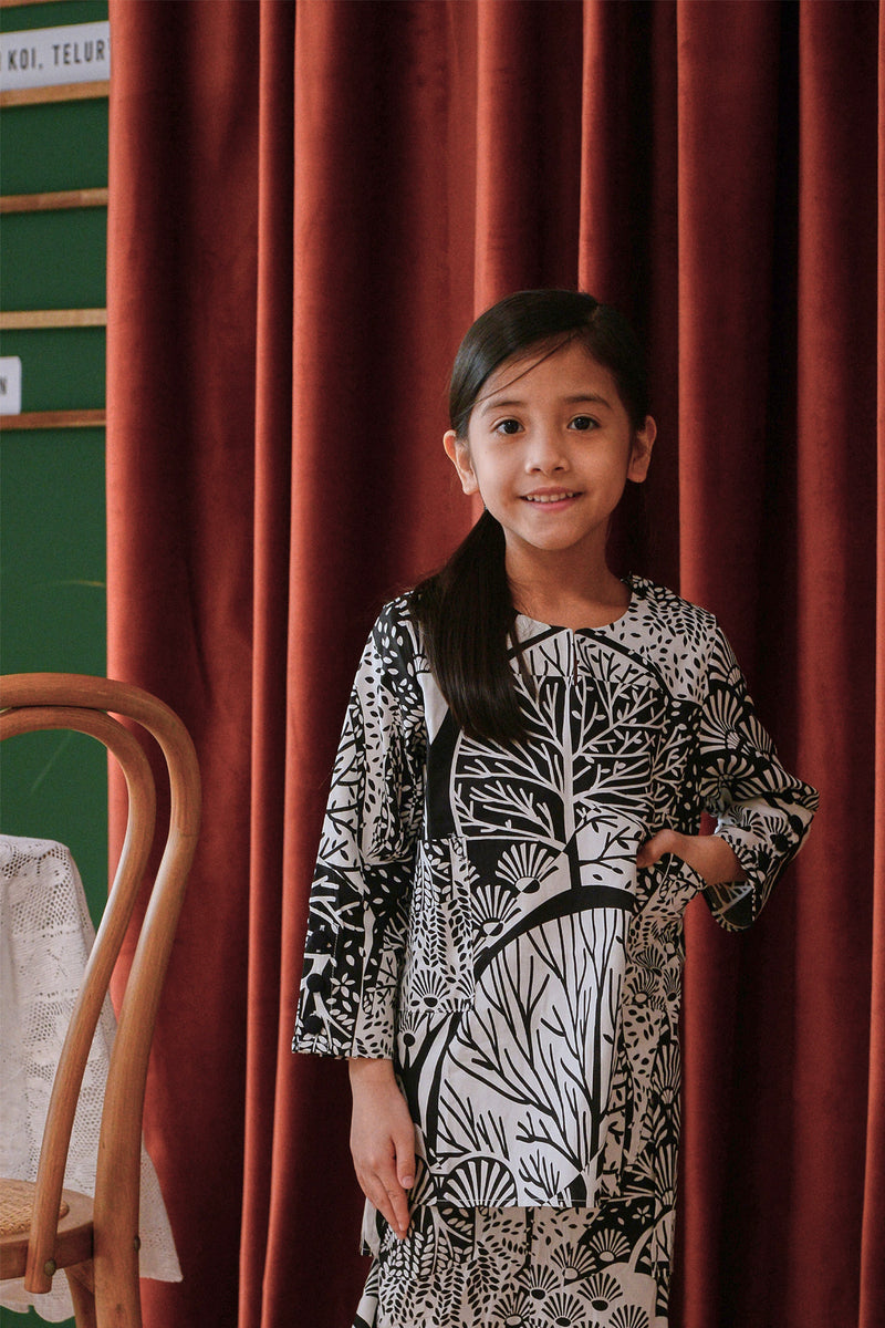 baju kurung coton budak hitam putih