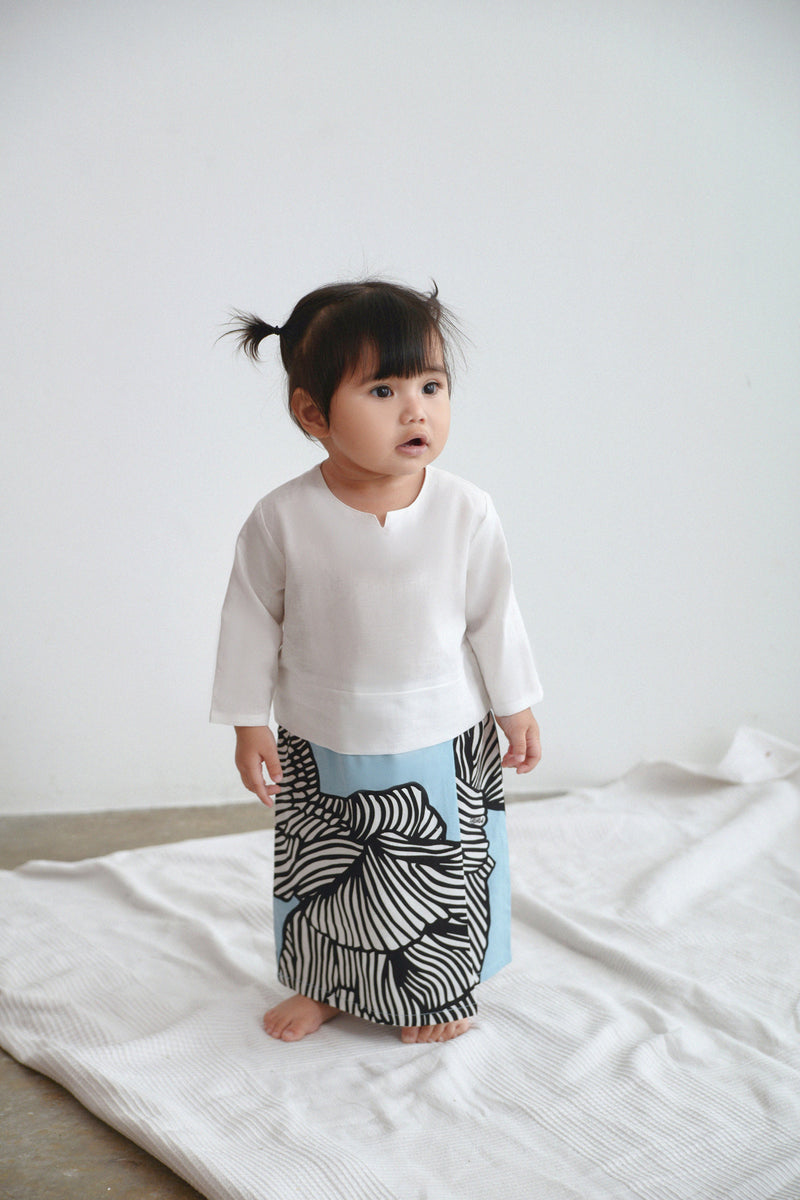 The Kita Menang Babies Kurung - White