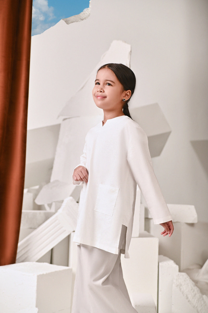 kurung pesak putih budak