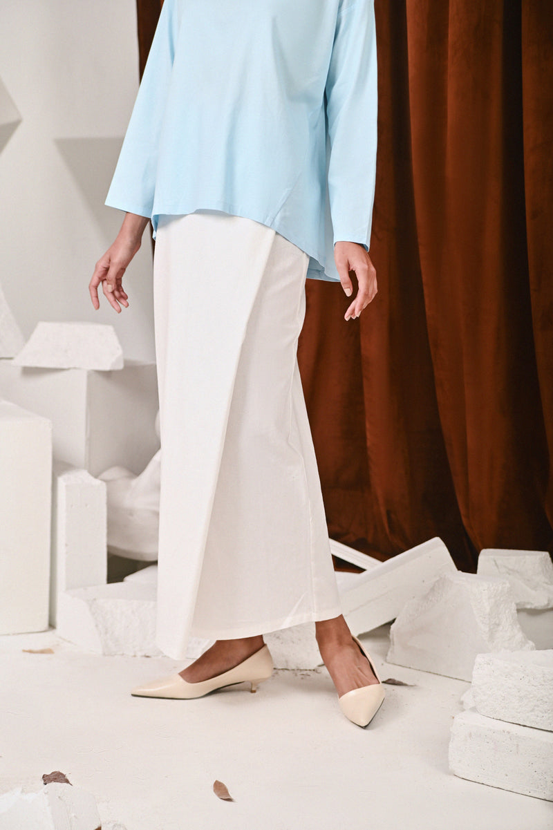 kain kurung lipat putih perempuan 