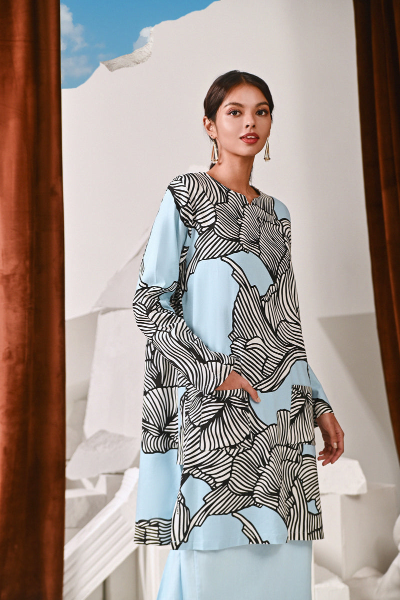 The Kita Menang Women Pesak Kurung Top - Rise