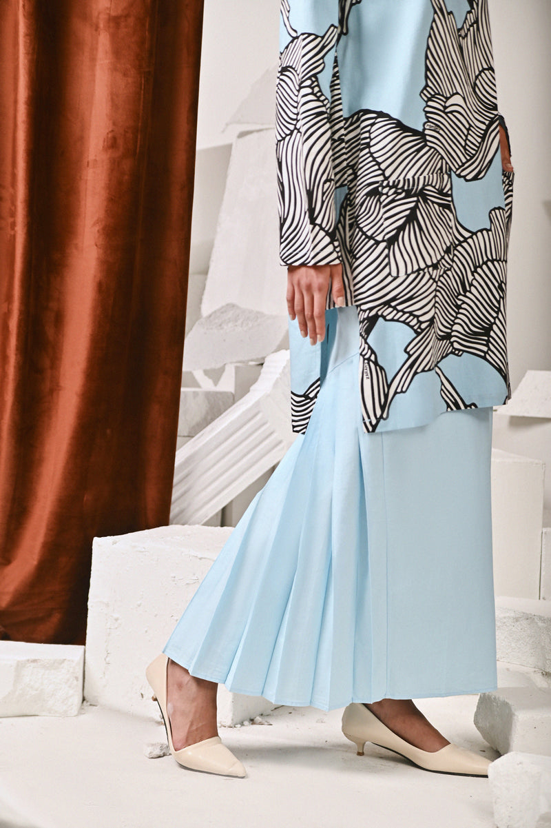 The Kita Menang Women Back Pleats Skirt - Light Blue