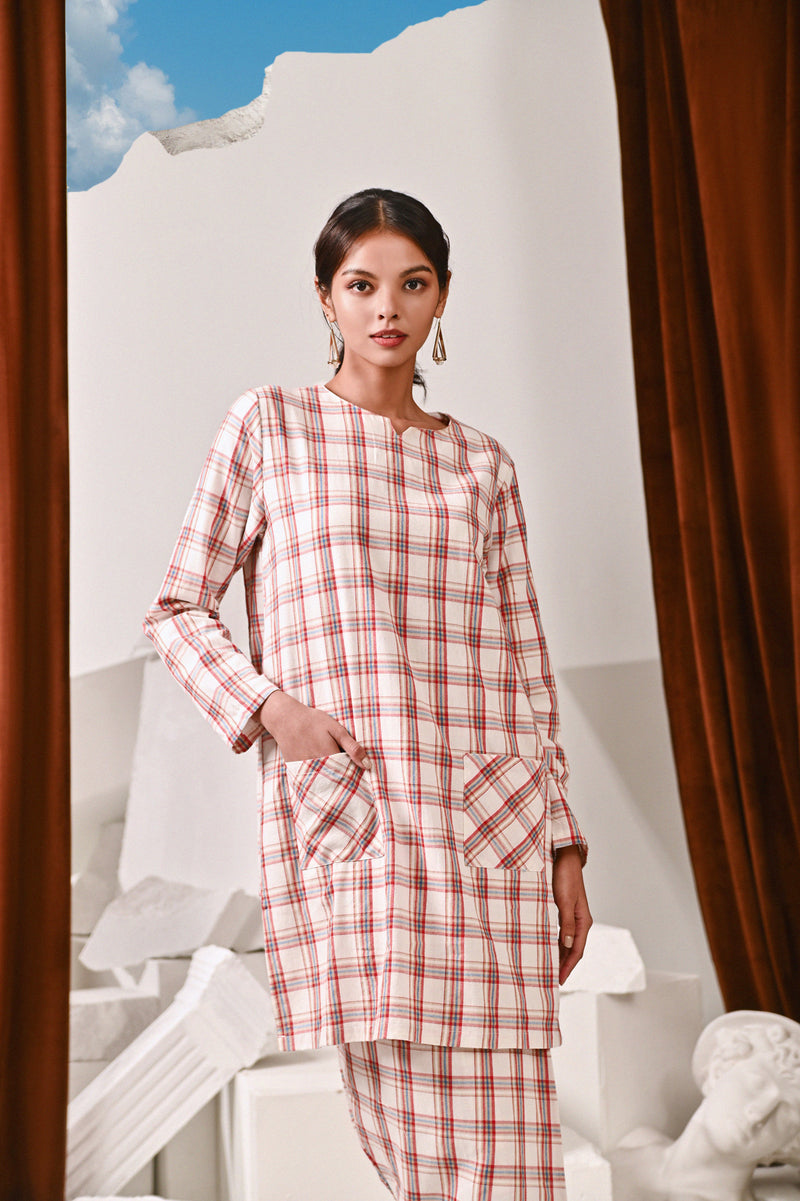 kurung pesak moden berkotak merah perempuan 