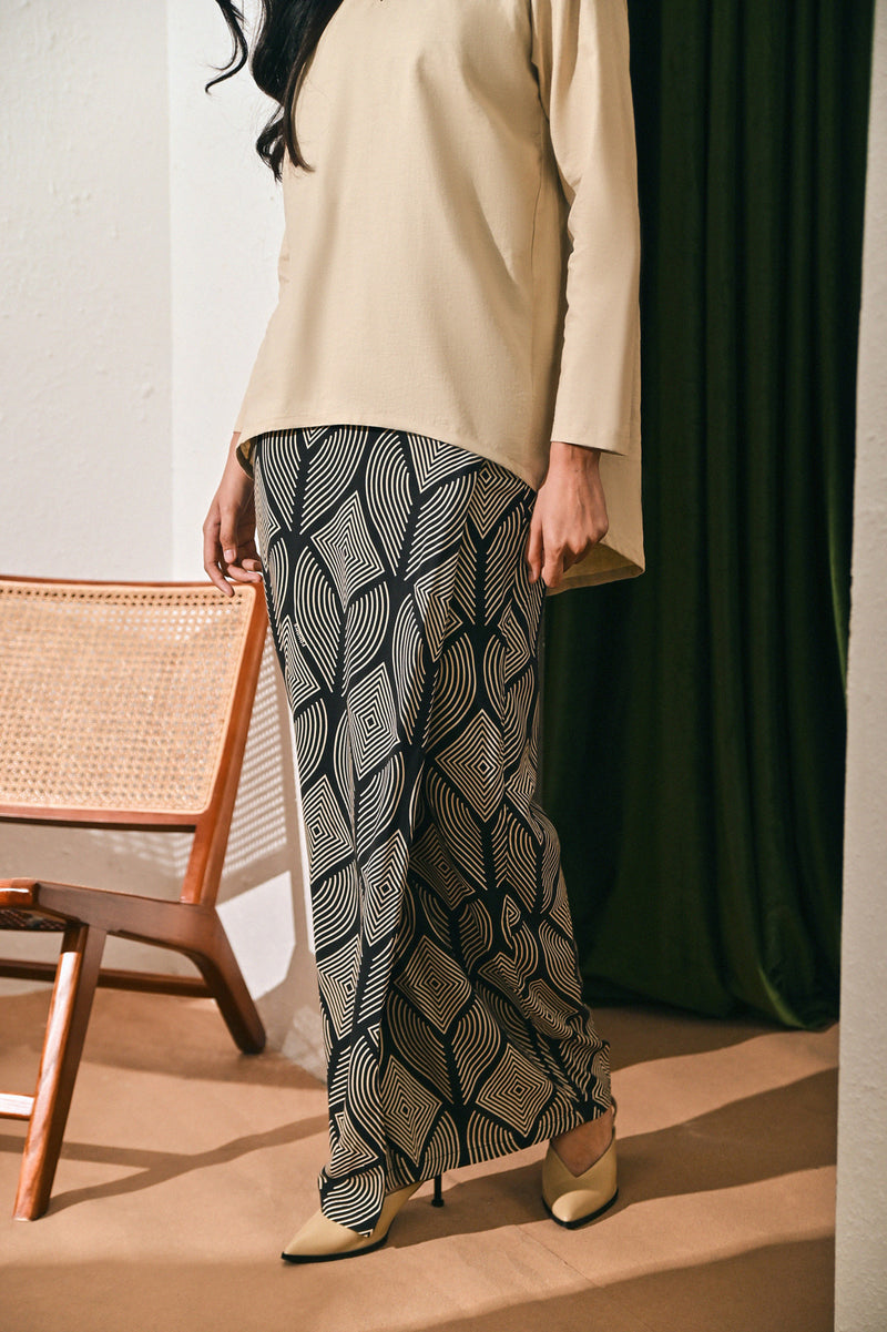 The Rasa Damai Women Folded Skirt - Daun