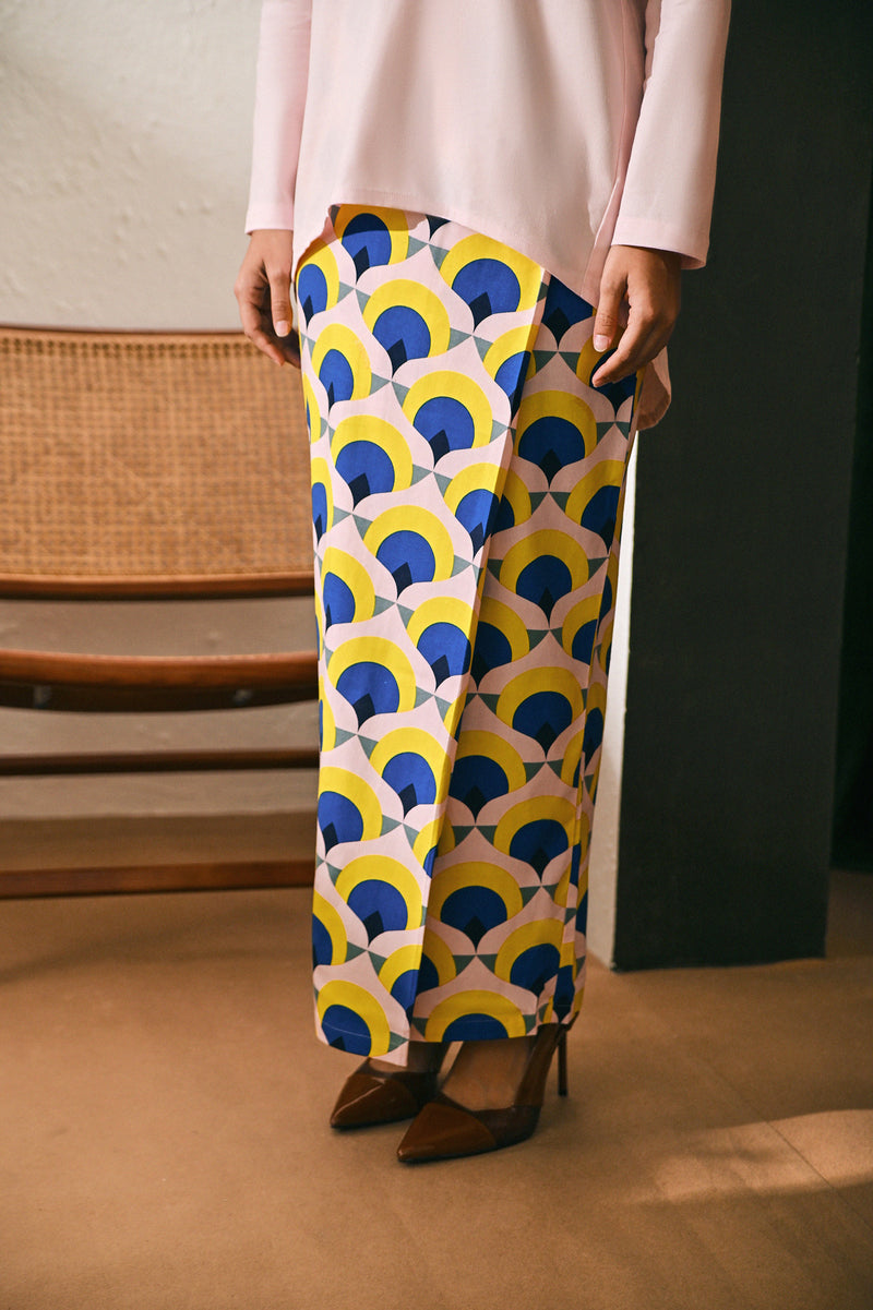 The Rasa Damai Women Folded Skirt - Bulan