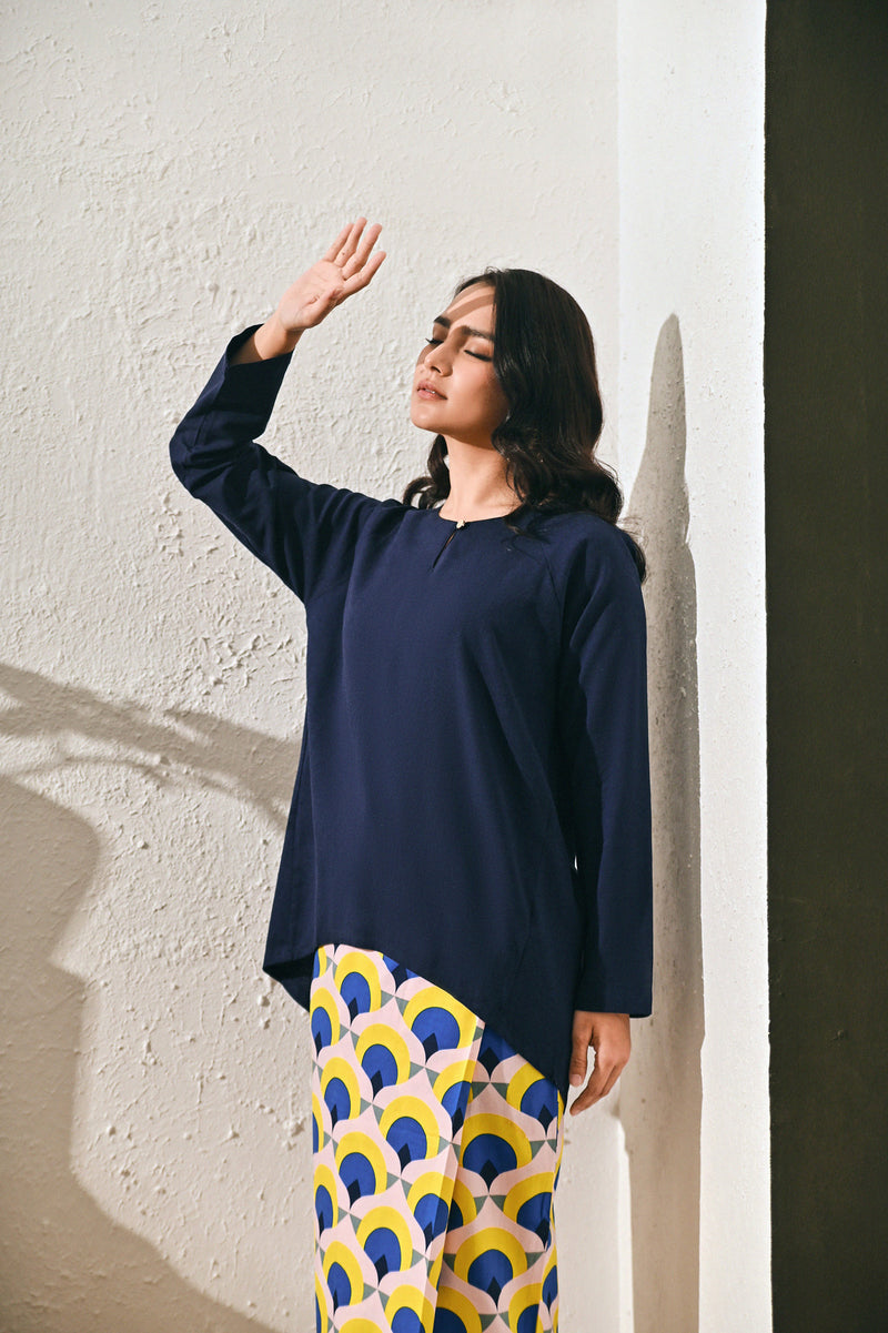 The Rasa Damai Women Indah Raglan Blouse - Navy Blue