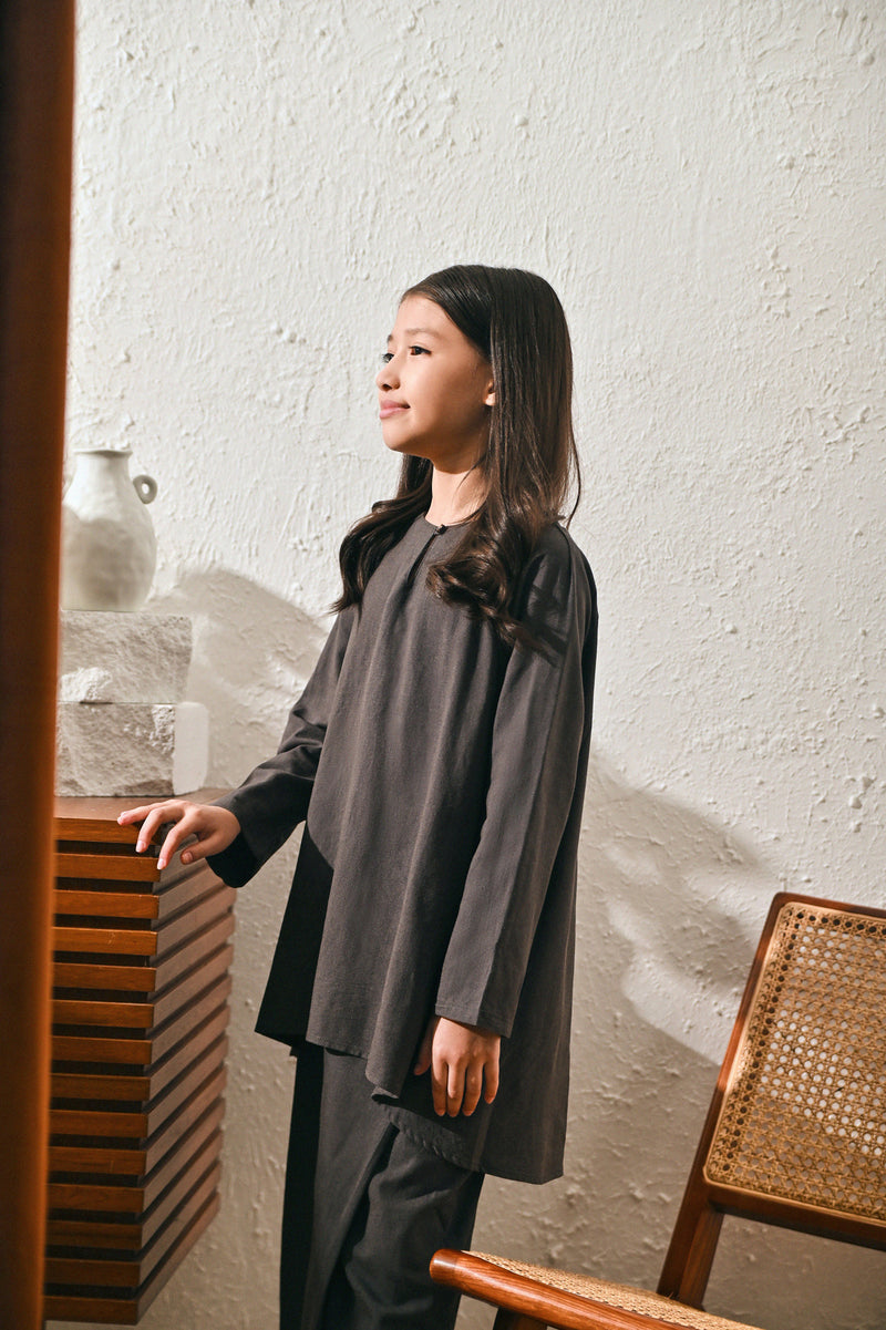 The Rasa Damai Indah Raglan Blouse - Steel Grey