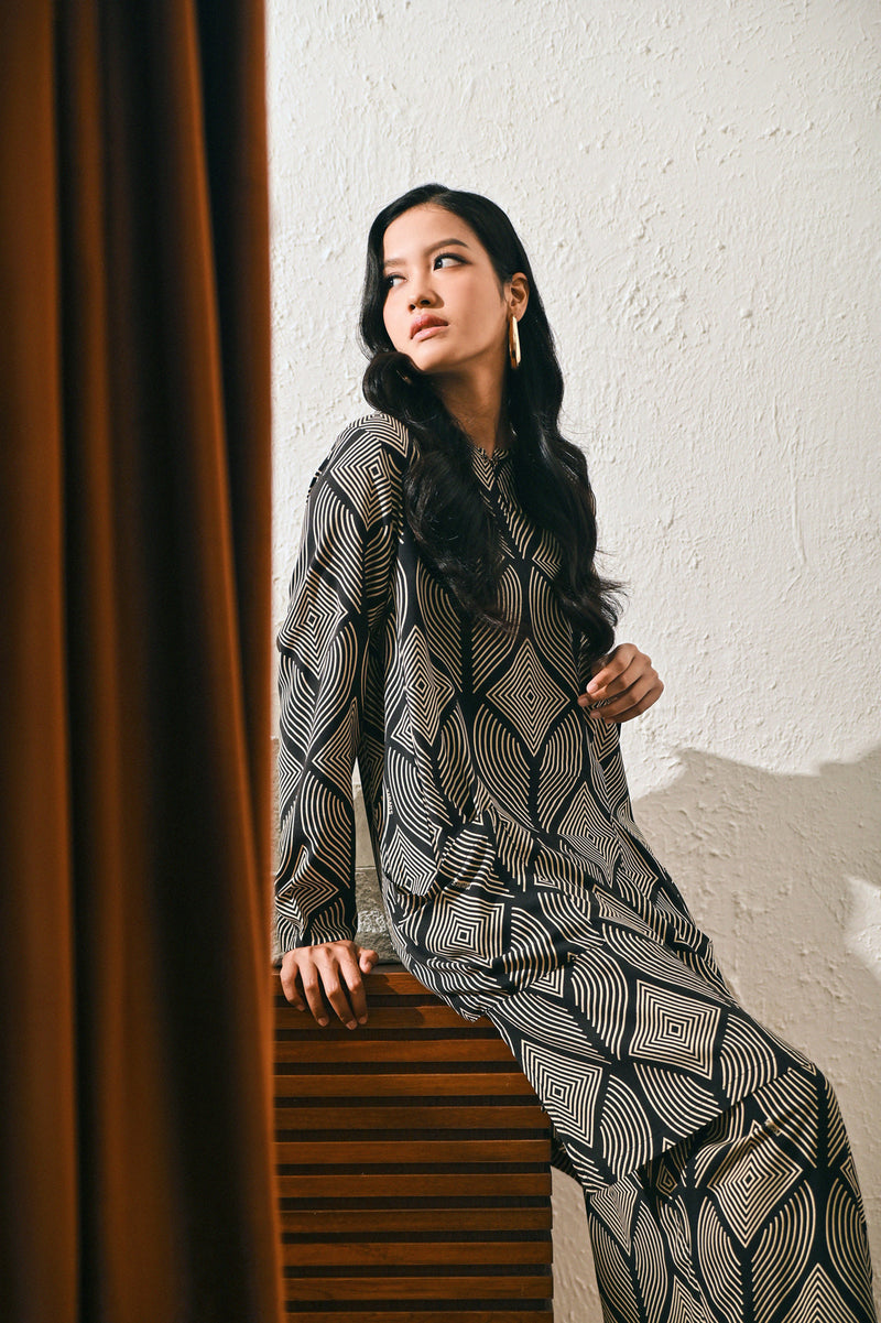 The Rasa Damai Women Nyaman Kurung Top - Daun