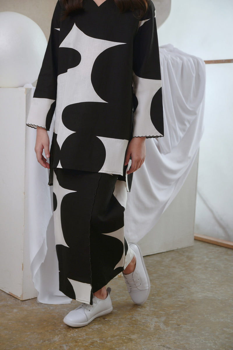 The Seniman Scallop Skirt - Tenang