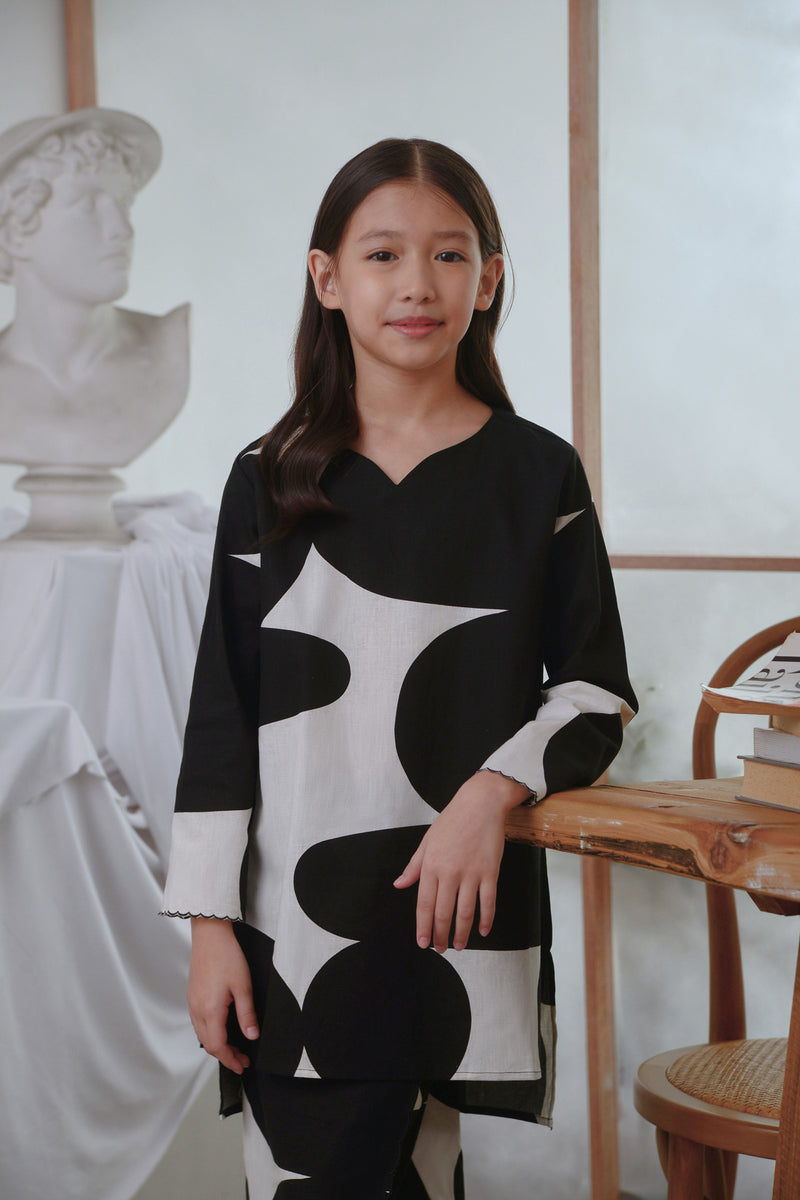 The Seniman Sulam Kurung Blouse - Tenang