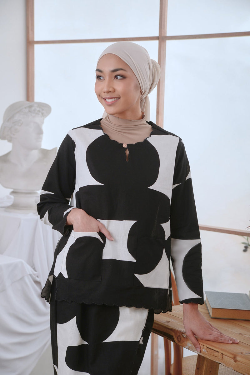 The Seniman Women Scallop Kurung Top - Tenang