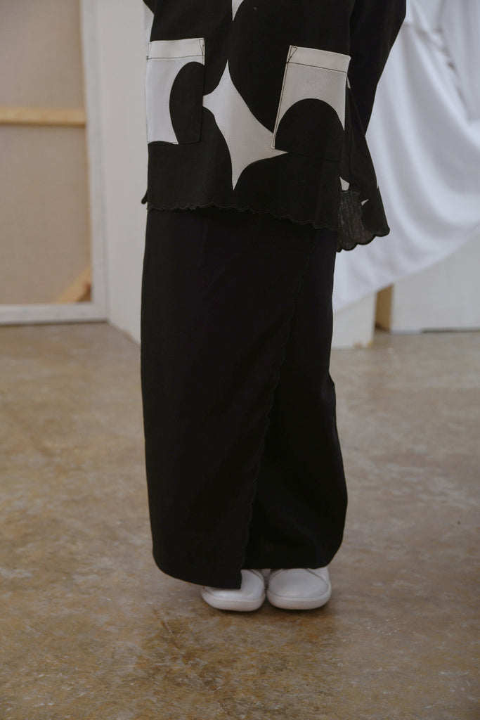 The Seniman Scallop Skirt - Black