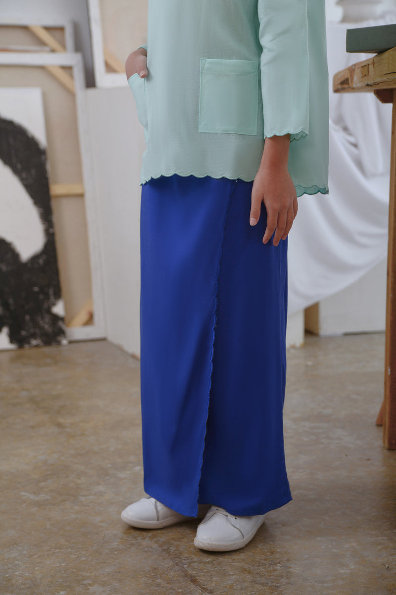 kain sulam biru klasik budak 