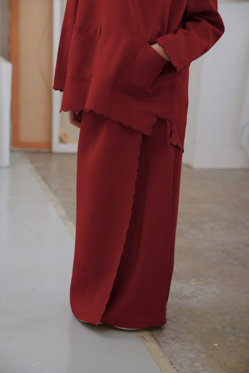 The Seniman Scallop Skirt - Maroon