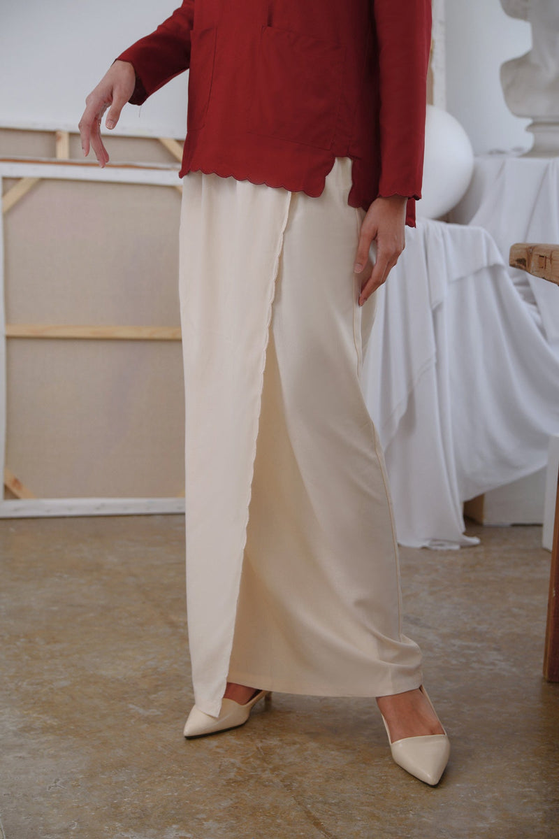 The Seniman Women Scallop Skirt - Cream