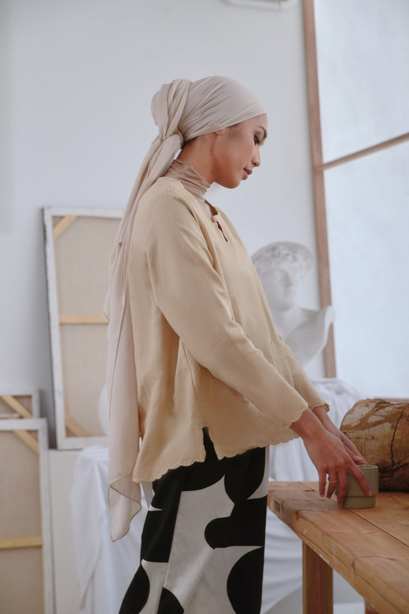 The Seniman Women Scallop Kurung Top - Khaki